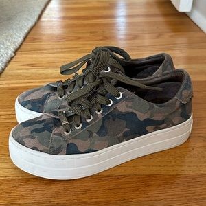 J SLIDES platform camo sneakers size 6.5